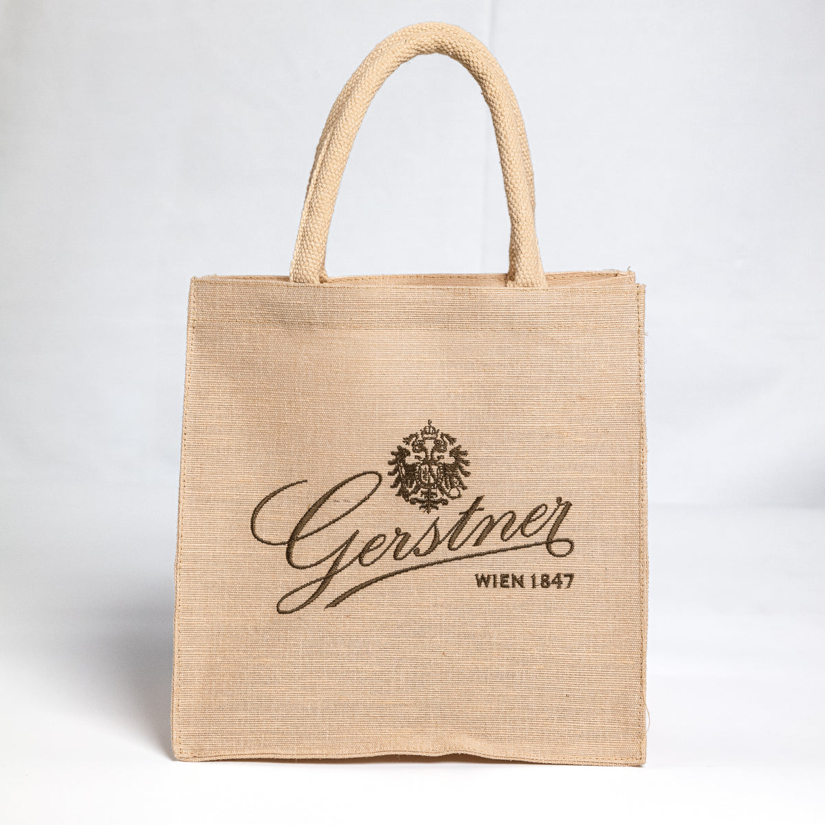 Die Gerstner Cava Bag mit gestickten Logo in den Naturton Beige.