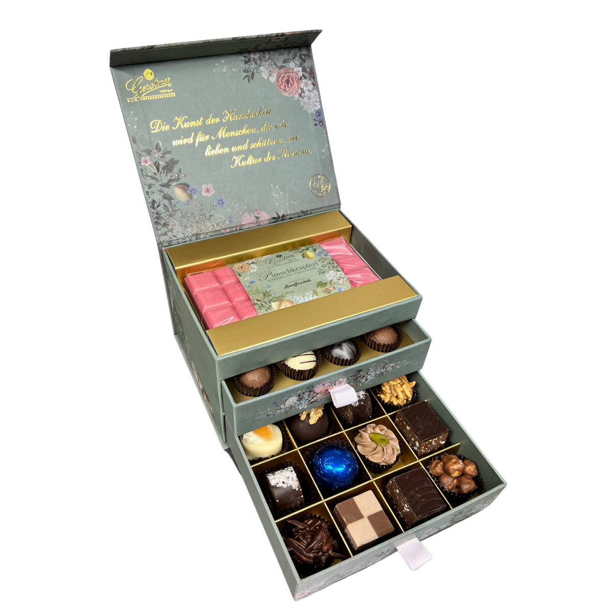 Geöffnetes Süßes Potpurri mit den Pralinen im Fokus